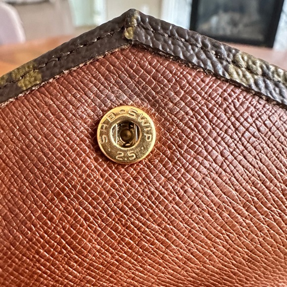 Louis Vuitton Monogram Bifold Wallet - Picture 7 of 16